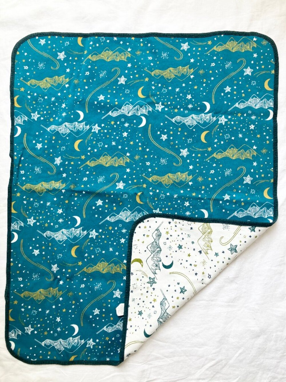 💙2/$25 Nest Designs Organic Cotton Waterproof Baby Change Pad Stars Small